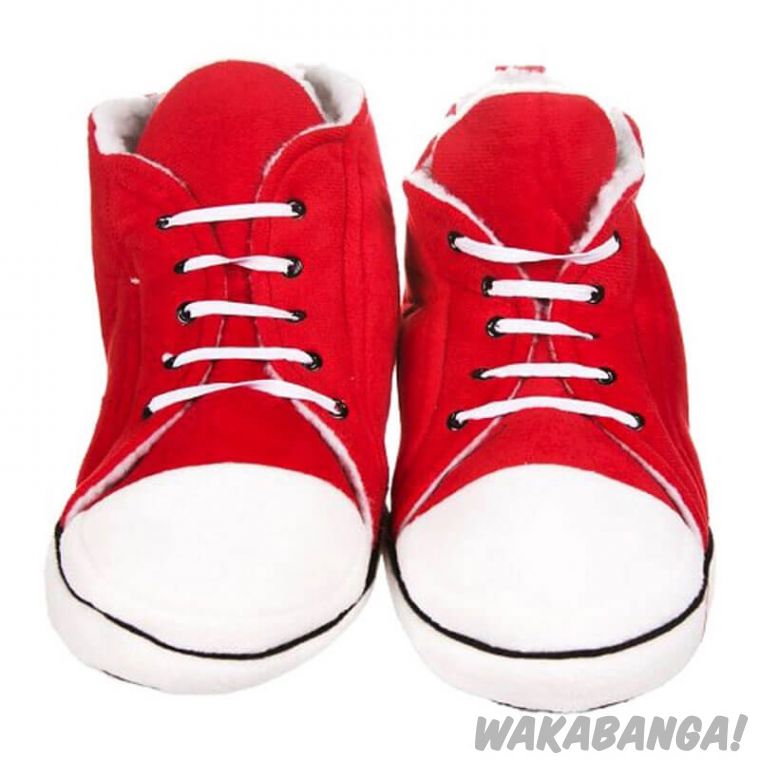 Zapatillas de andar por casa gigantes rojas y blancas. Curiosite